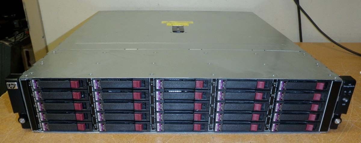 HP Storageworks D2700 Disk Array-EVA M6625-AJ840A-AJ941-25x 300GB 10K SAS-507284