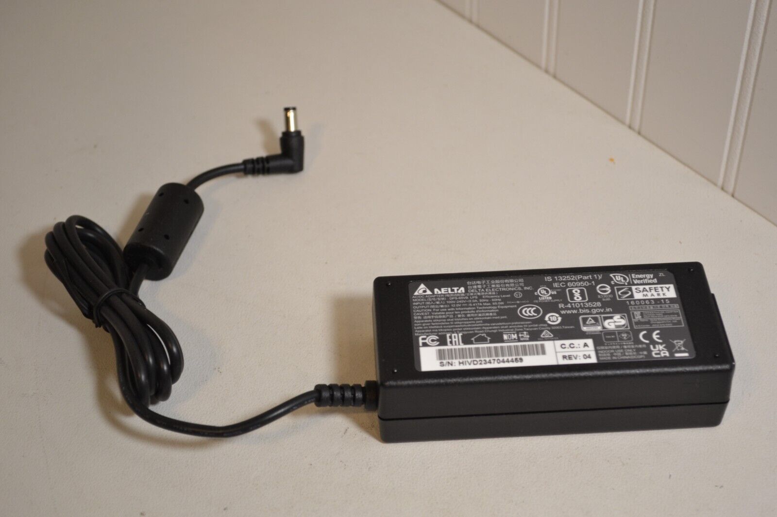 OEM Delta Electronics DPS-65VB AC Adapter  (no power cord)