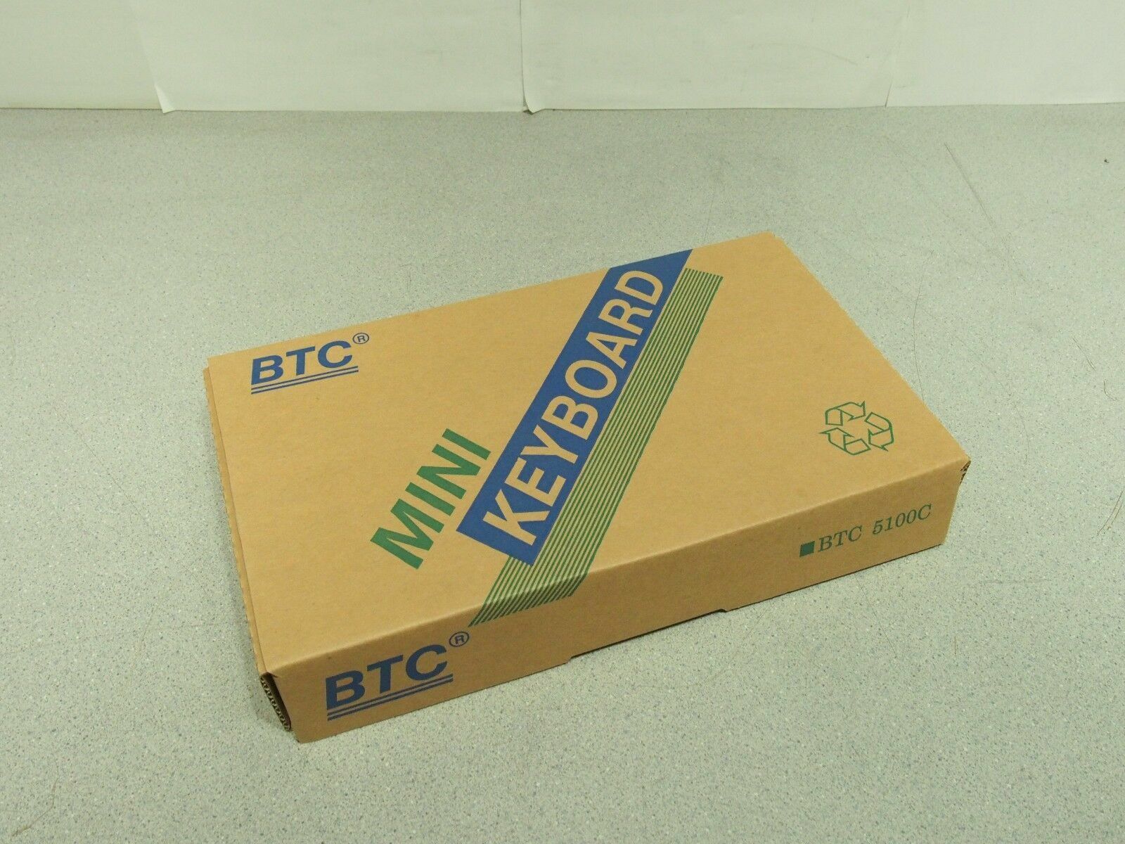 New In Box BTC 5100C DIN 5 Pin Mini Compact Keyboard AT Din 5 Connector