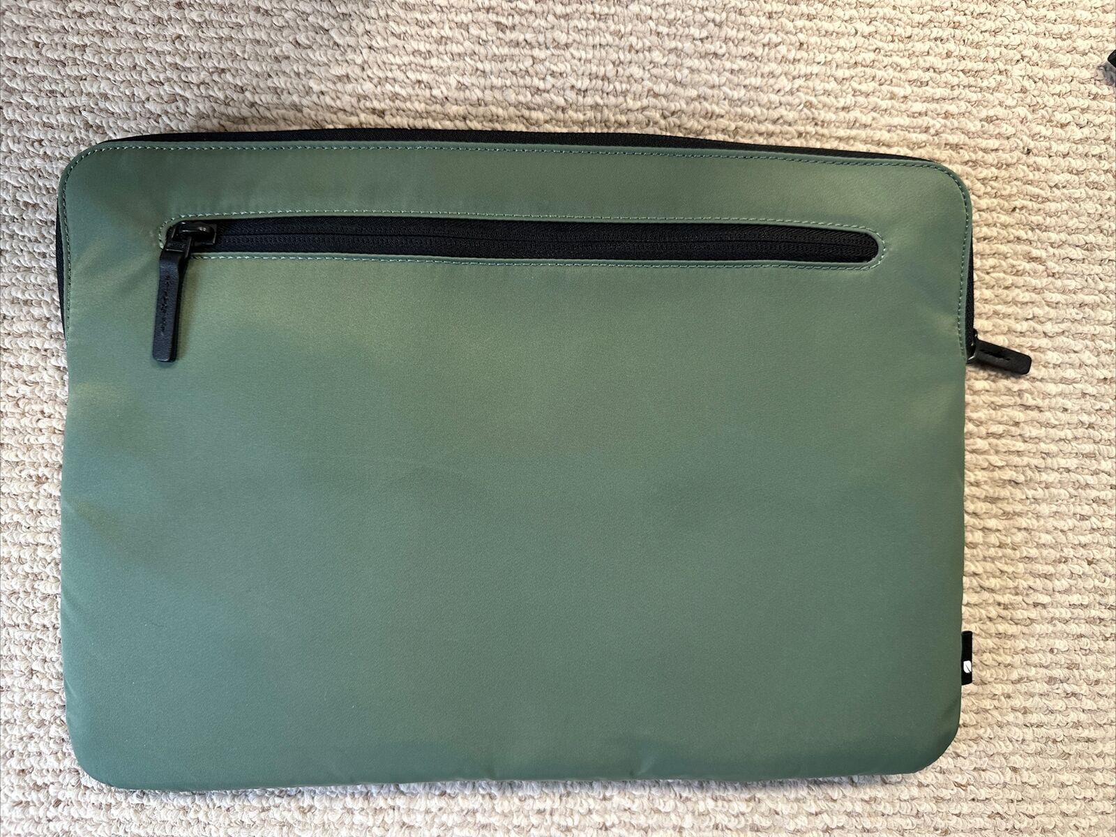 INCASE Compact Sleeve 12 - For MACBOOK iPad - Green 