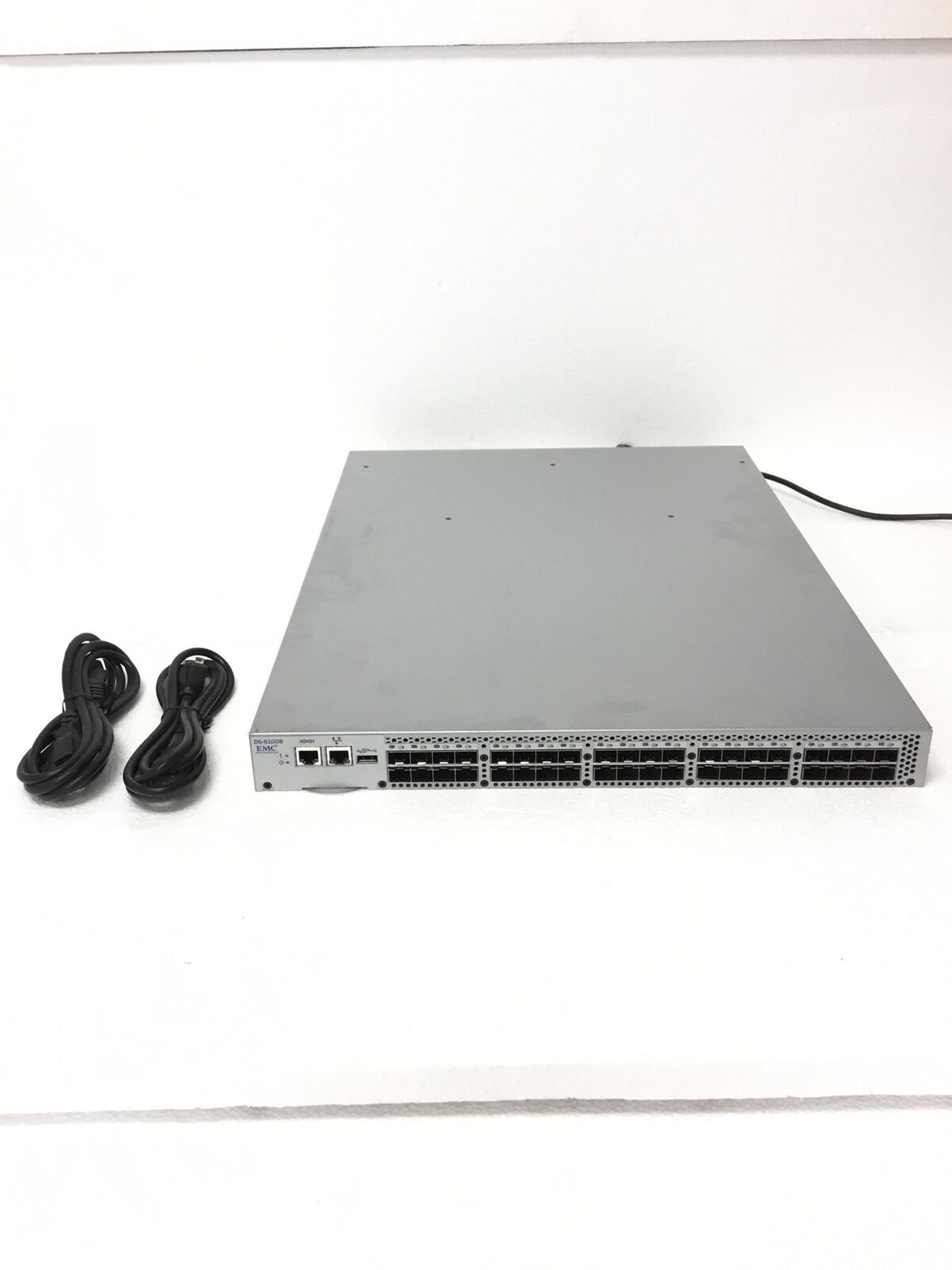 EMC2 Brocade 5100 DS-5100B 100-652-533 40 Ports Fibre Channel Switch w/2xPS,QTY