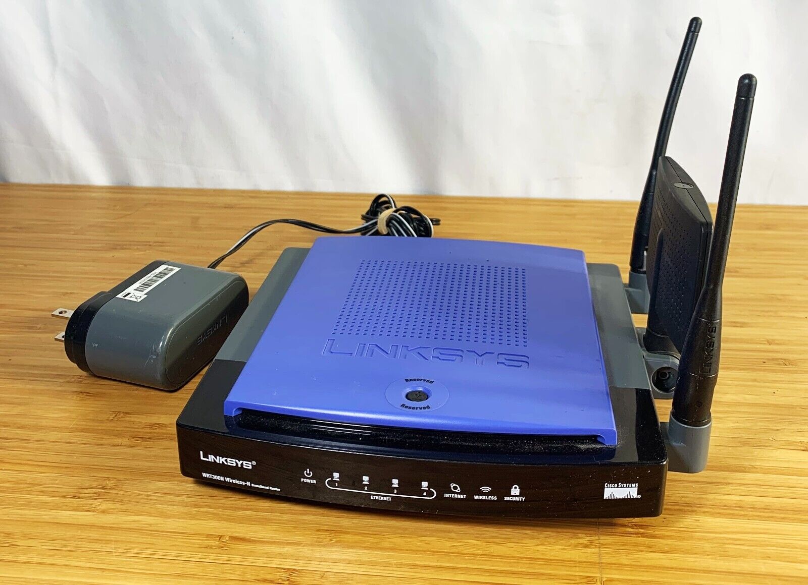 Linksys Router  WRT300N V1 4-Port Wireless N Broadband W/Power Cord Tested