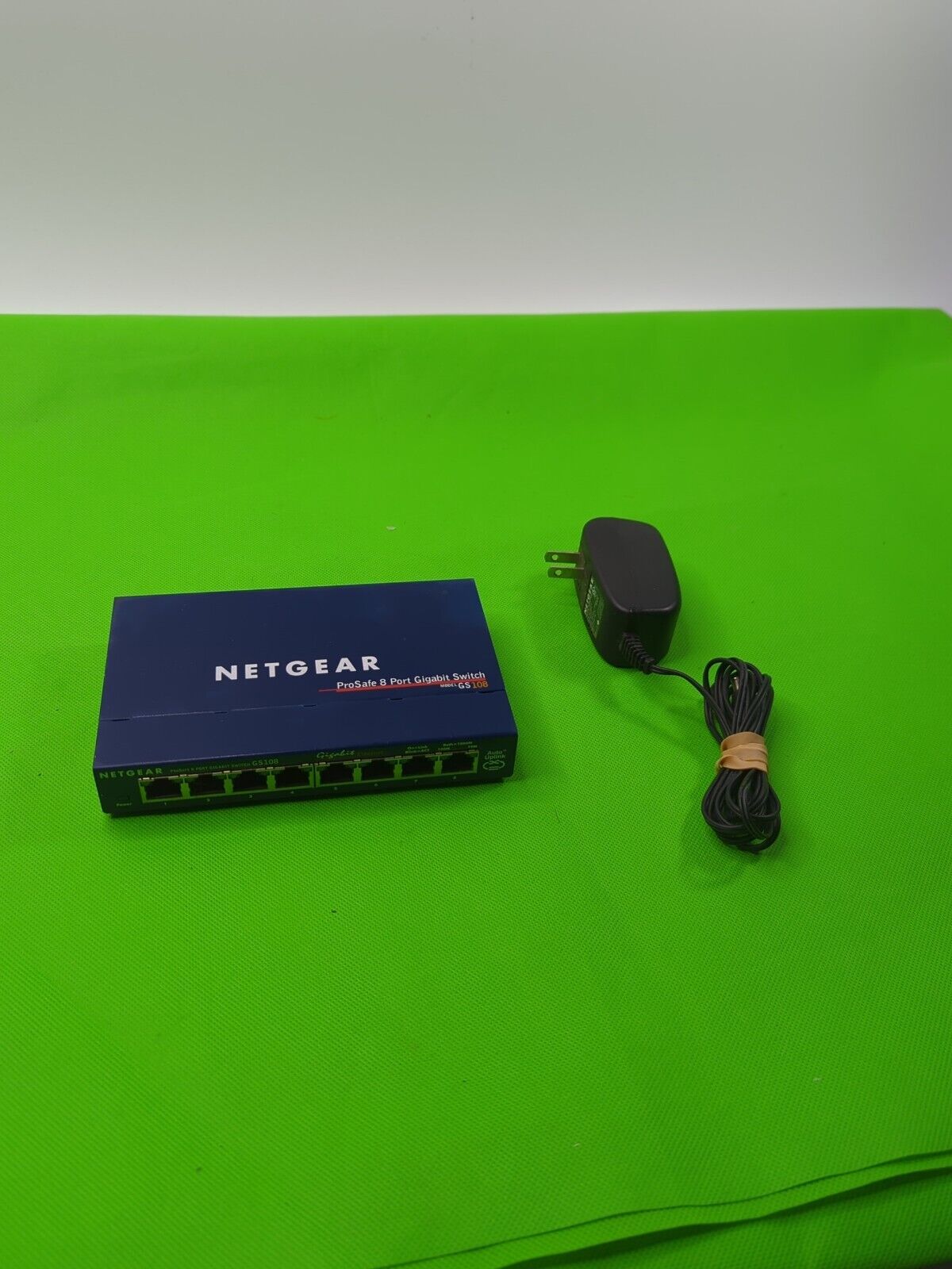 NetGear GS108 v3 ProSafe 8-Port Gigabit Switch Ethernet *No Power Cable*
