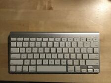 Apple A 1314 wireless keyboard works properly comes with new batteries picture