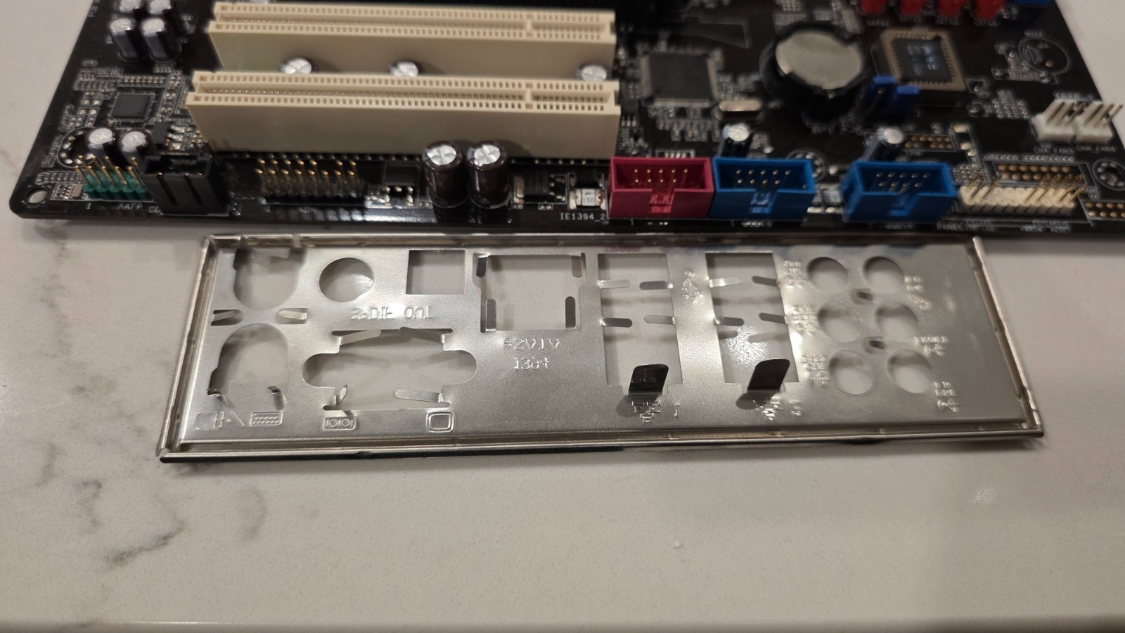 ASUS M2N-SLI Deluxe Motherboard AM2 & I/O shield, AMD athlon 64 X2 5200+, 2G RAM