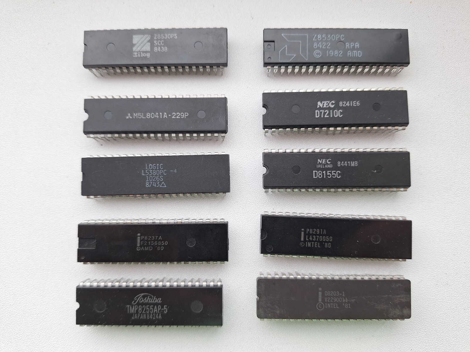 collection of vintage MCU and ICs new old stock Zilog Intel AMD Toshiba QTY: 10