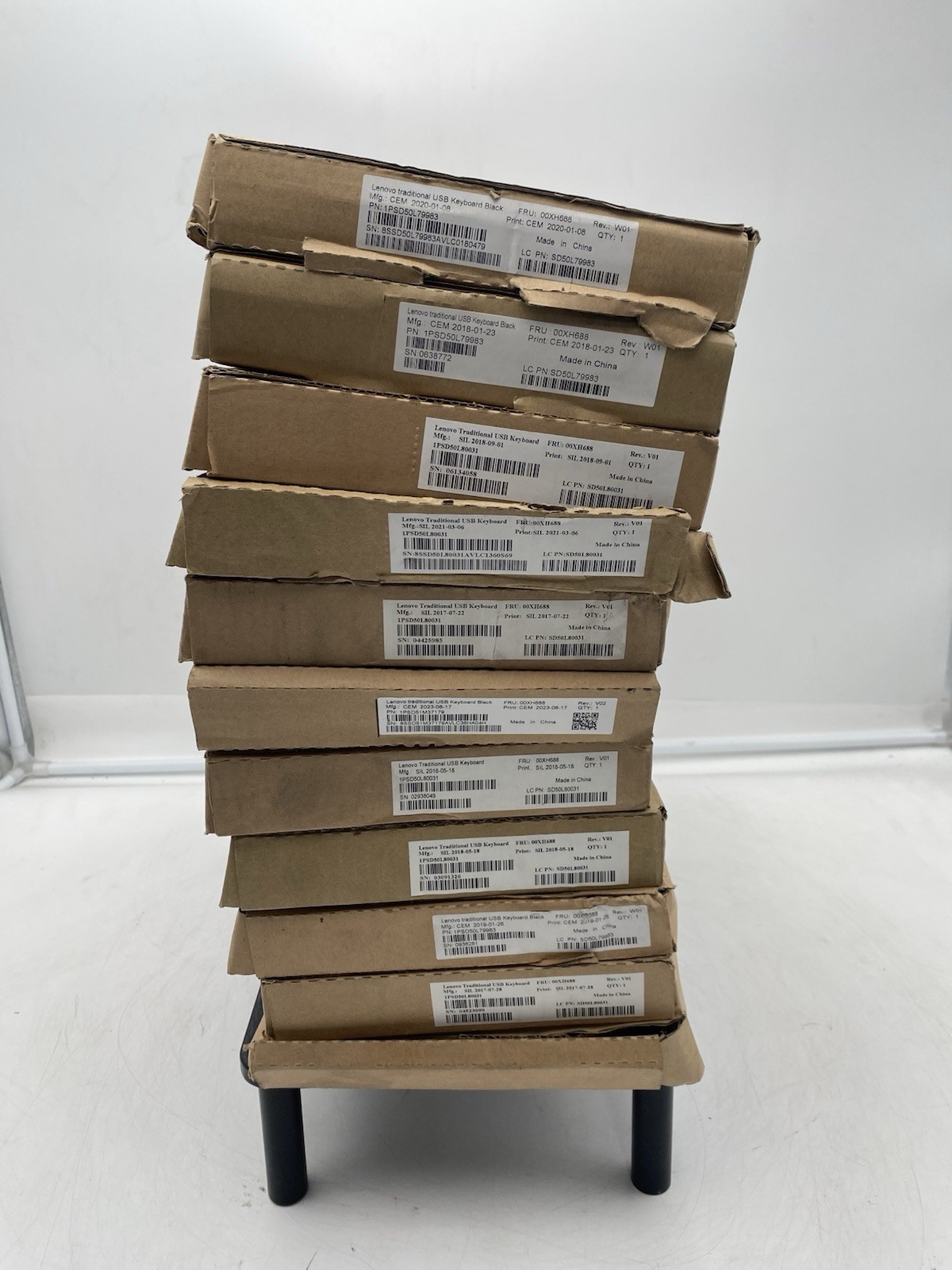 Lot of 11 Lenovo Traditional Wired USB Black Keyboard 00XH688