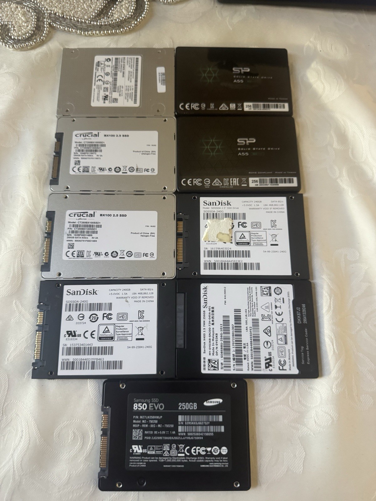 (Lot of 9) Used mixed manufactured 256GB 2.5 SATA SSD