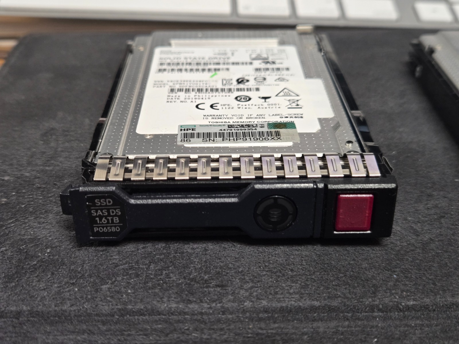 P06580-001 -- HP 1.6TB 12G SAS 2.5" MU SFF SC SSD DS HDD