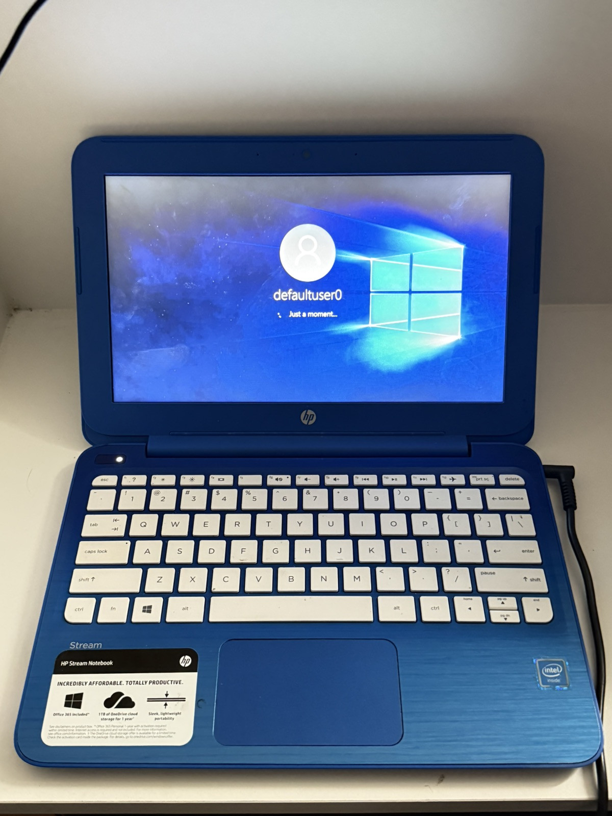 HP Notebook 11" HD Model 11-r014WM  READ  ((NEEDS  BATTERY))