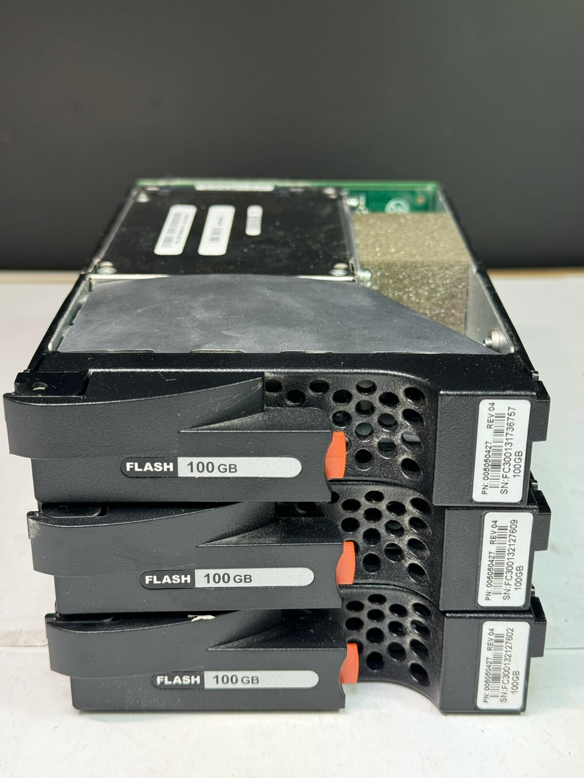 EMC 005050427 100GB SSD Solid State Drive 3.5"/2.5" SAS 6G VNXe1600 VNXe3200