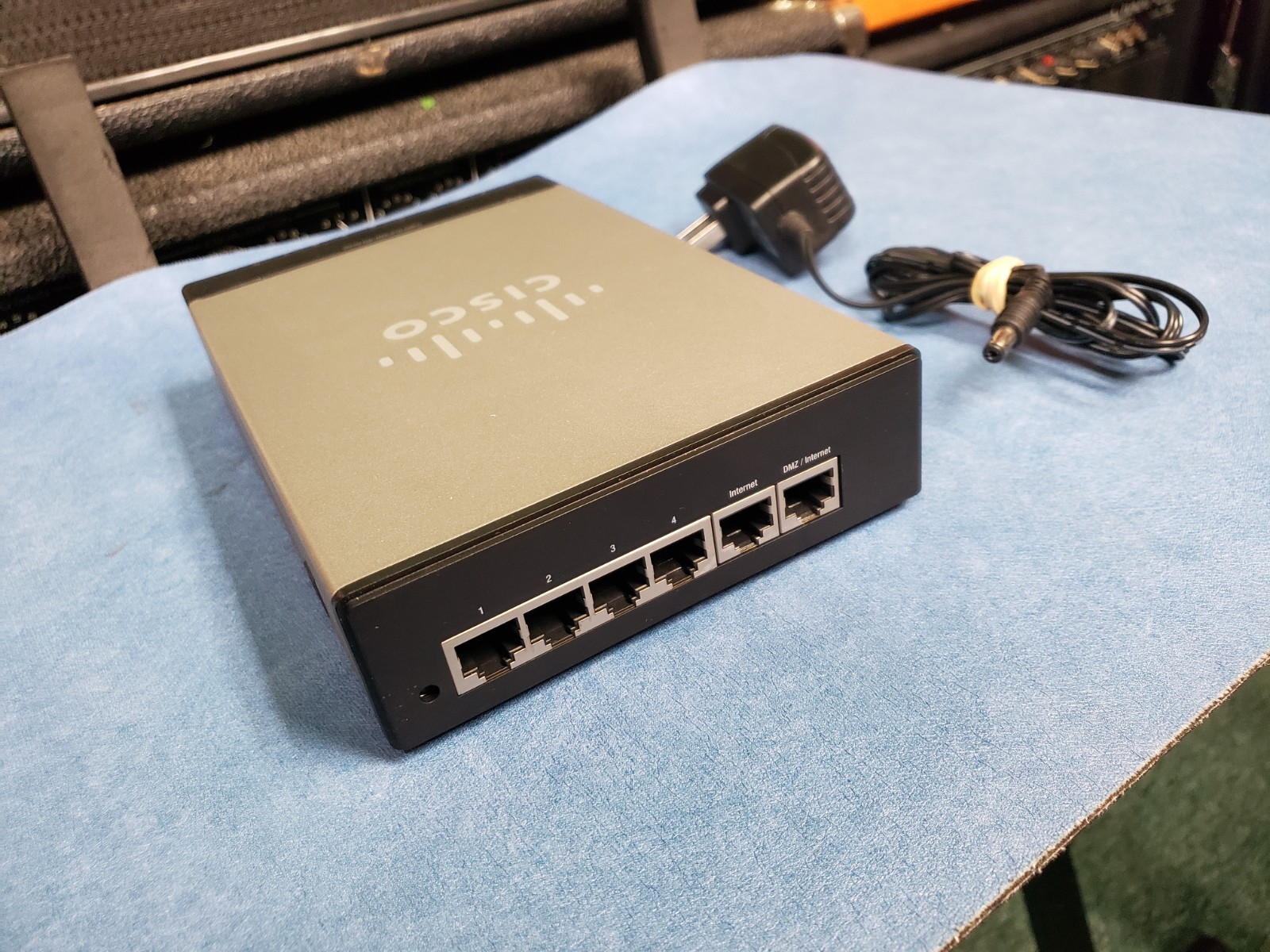 Cisco RV042G Small Business WAN VPN Router