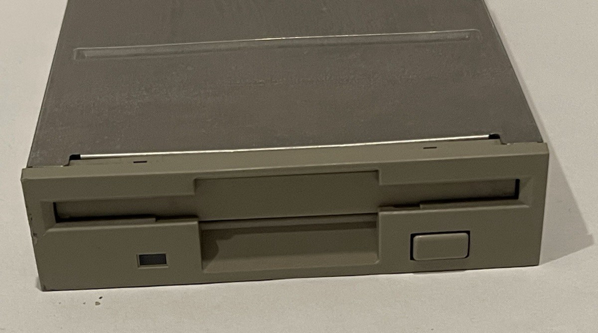 TEAC FD-235HF 3.5 Inch Floppy Disk DriveFD-235HF3217-U