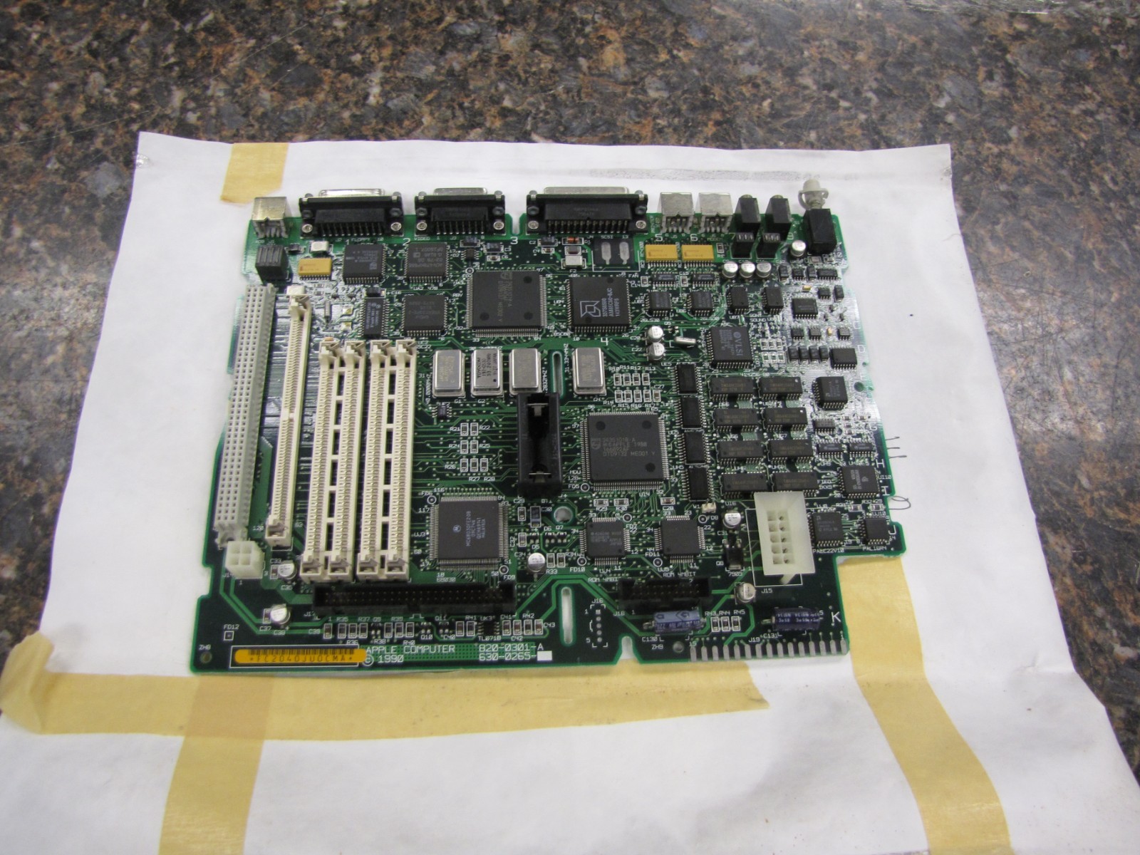 Vintage 1990 Apple Computer 820-0301-A 630-0265 Motherboard Board