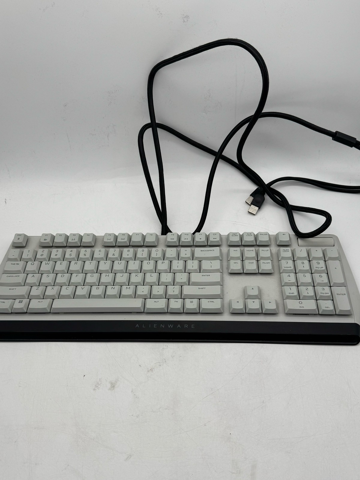 Alienware AW510K Low-Profile RGB Mechanical Gaming Keyboard Lunar Light (2)