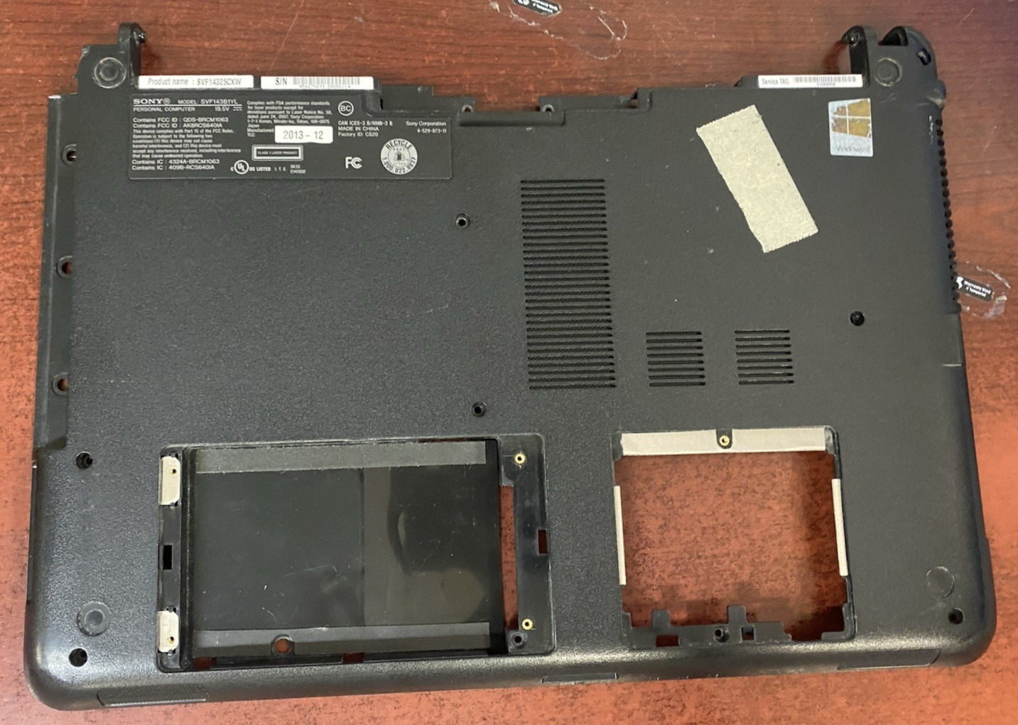 Sony VAIO SVF142 SVF143 SVF142C29L Bottom Case Cover Broken Right Corner As-Is