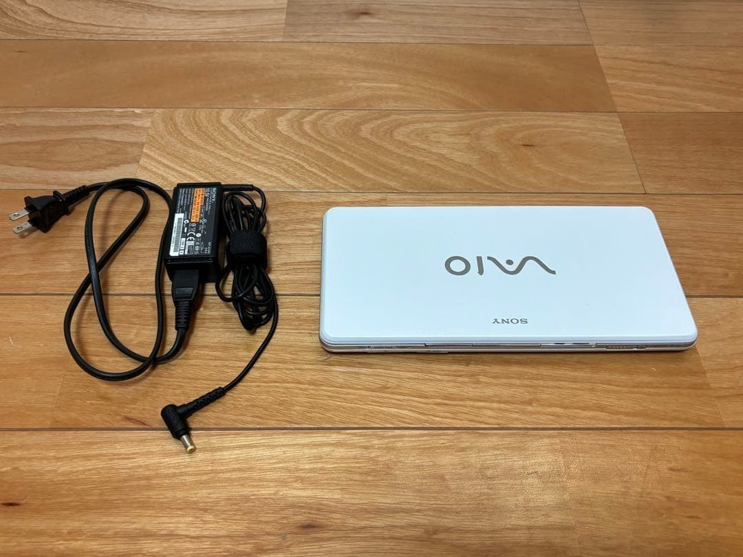 Sony VAIO VGN-P90HS Ultra Portable Laptop 8 inch 2GB RAM 60GB HDD Crystal White