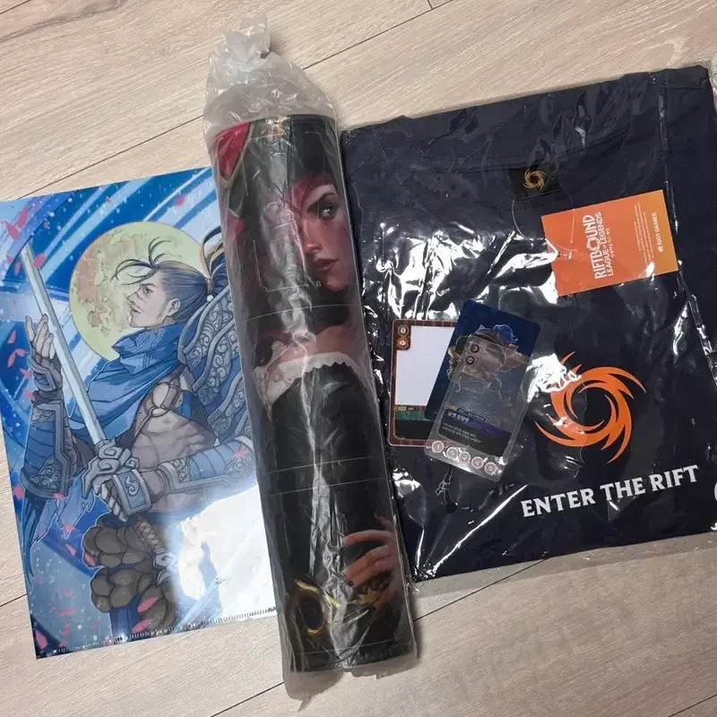 Riot Games League of Legends Lift Bound T-Shirt (Size L) & Miss Fortune Playmat 