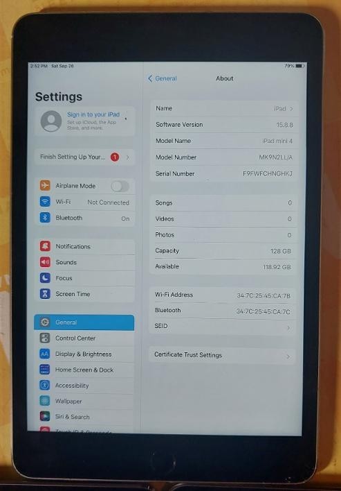 Apple iPad mini 4 128 GB, Wi-Fi + 4G, 7.9 in - Space Gray