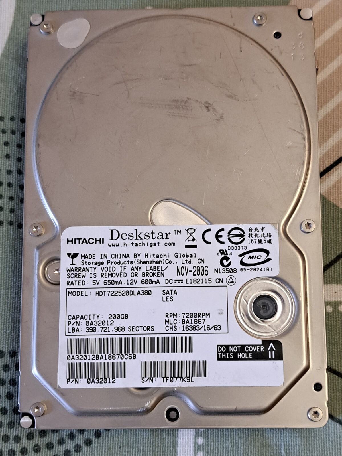 Hitachi Deskstar HDT722520DLA380 Internal SATA II Hard Drive 200GB 3,5” 7200RPM.