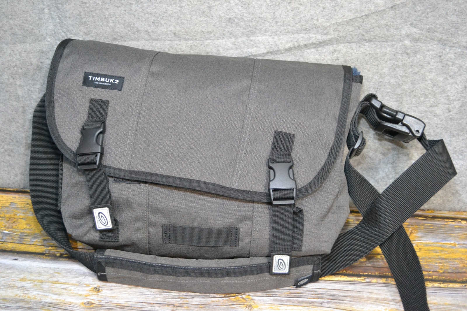Timbuk2 Dell Prompt Messenger Laptop Shoulder Bag Gray Small 4770-2 Padded Case