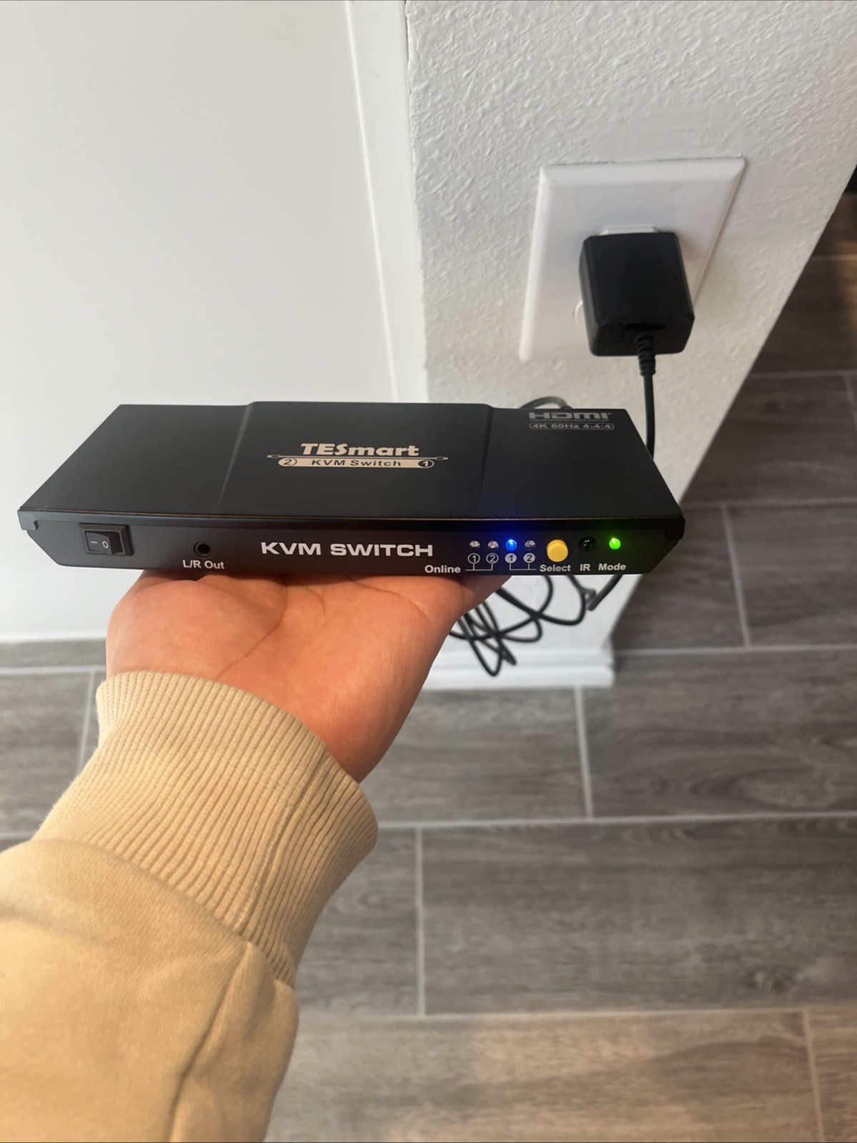 TESmart HDMI 4K@60Hz Ultra HD 2x1 HDMI KVM Switch 3840x2160@60Hz 2.01