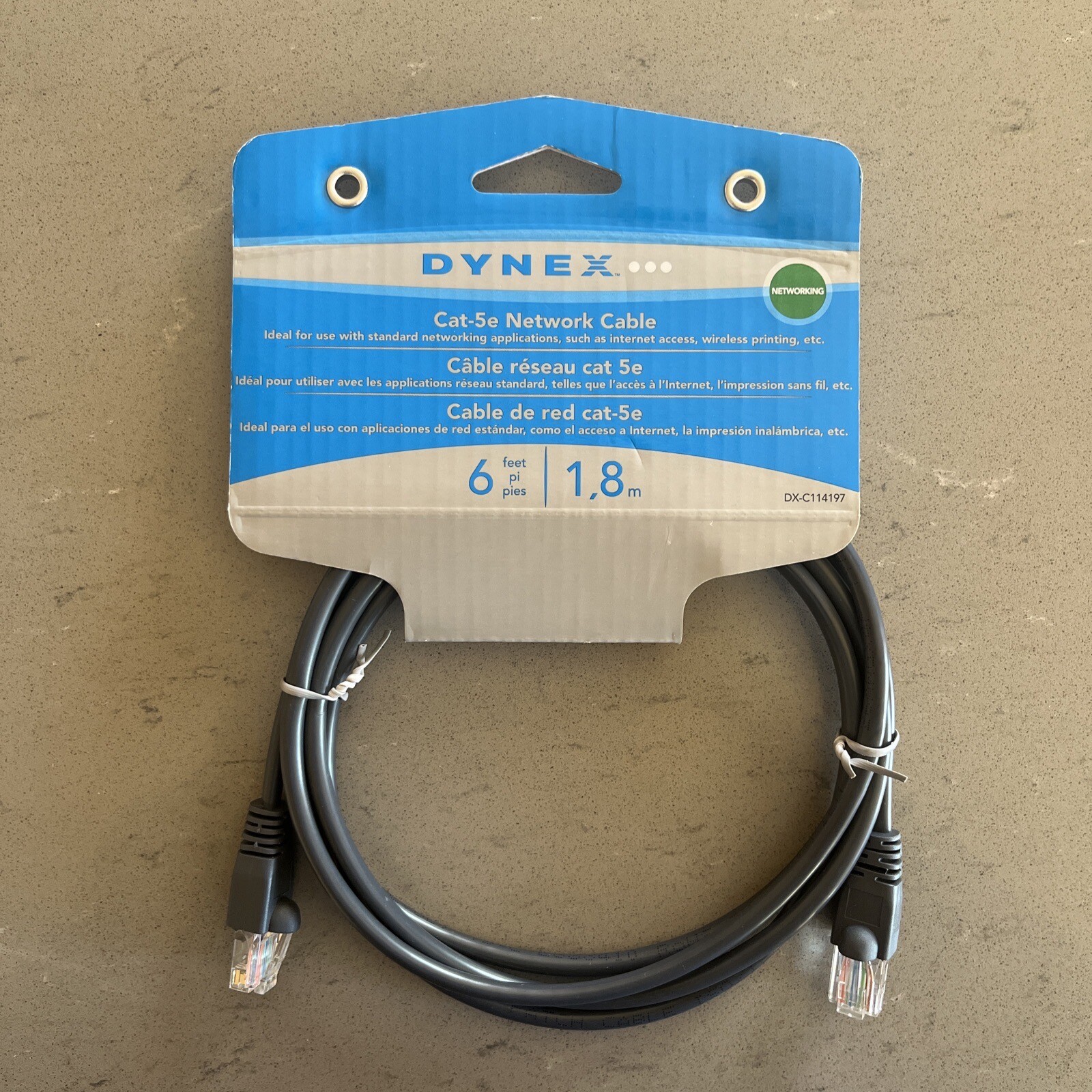 Dynex DX-C114197 - Network cable 6' ( 1.8 m ) CAT 5e - Brand New
