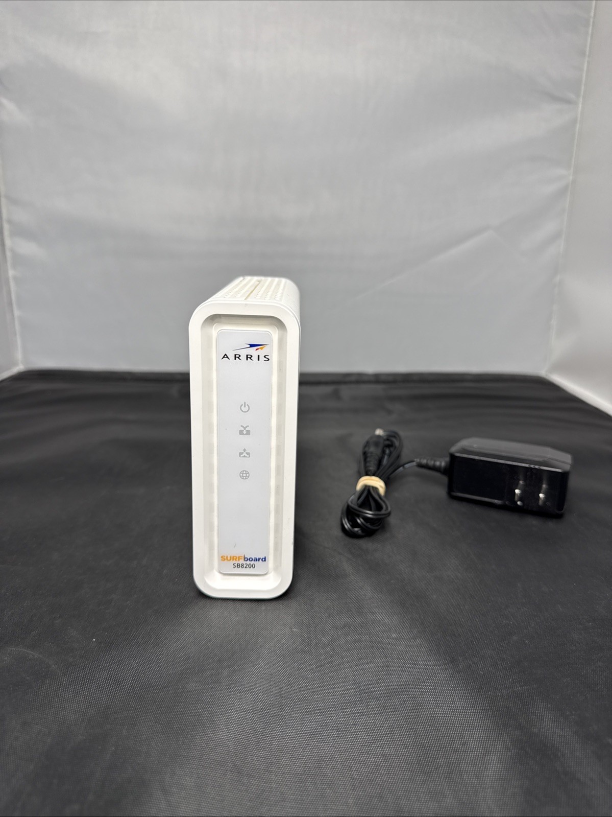 Arris Surfboard SB8200 Cable Modem DOCSIS 3.1 w/ Power AC Adapter - 
