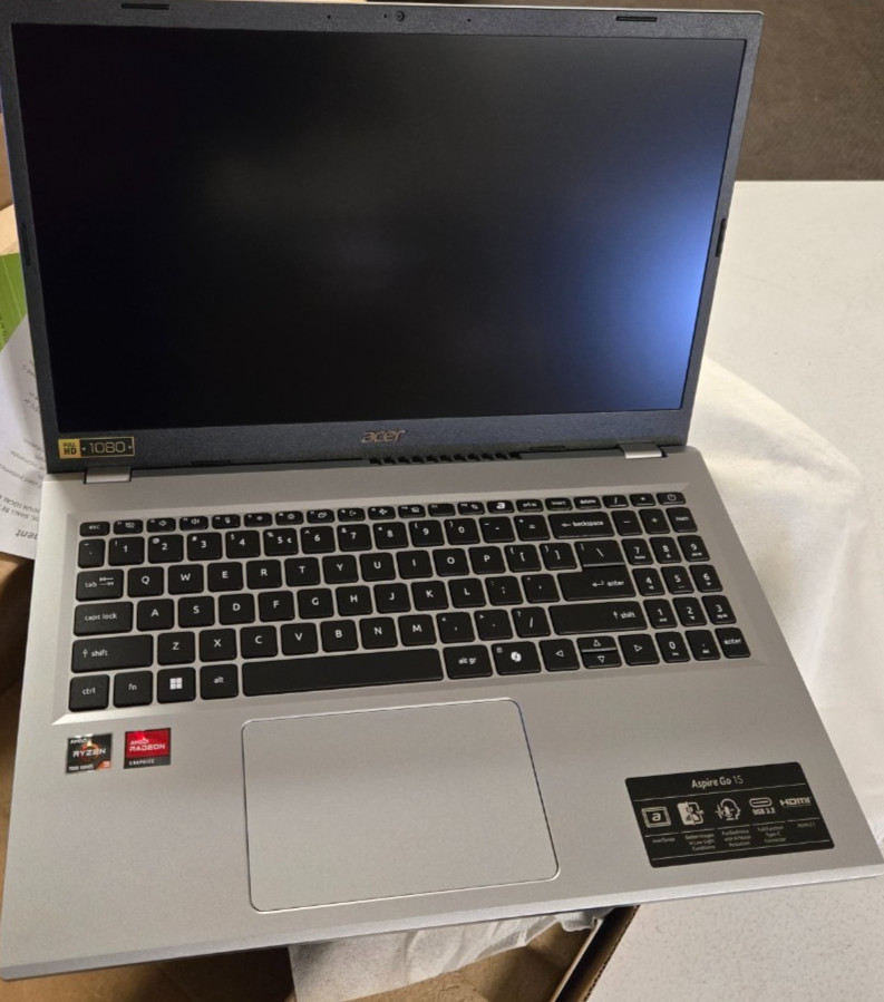 OPEN BOX - BRAND NEW Acer Aspire Go 15 AI Ready Laptop 15.6" AG15-21P-R5YG