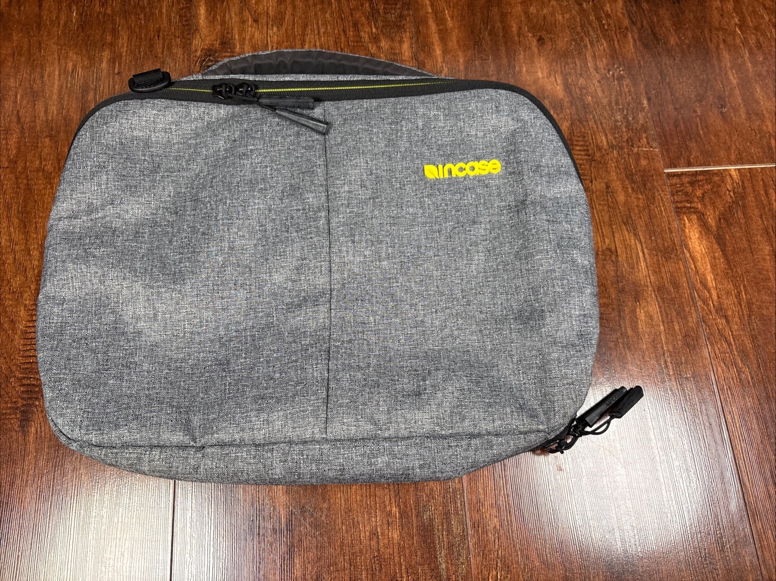 INCASE - Reform Tensaerlite Brief Laptop Case, Grey, 15" Macbook no strap