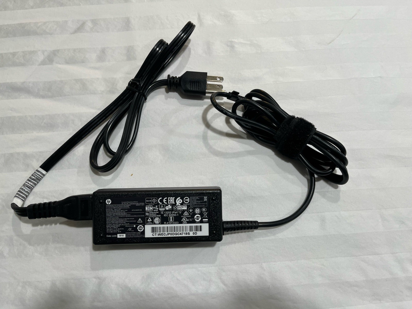 Genuine HP 693711-001 65W AC Adapter 19.5V 3.33A 756413-002 Power Supply