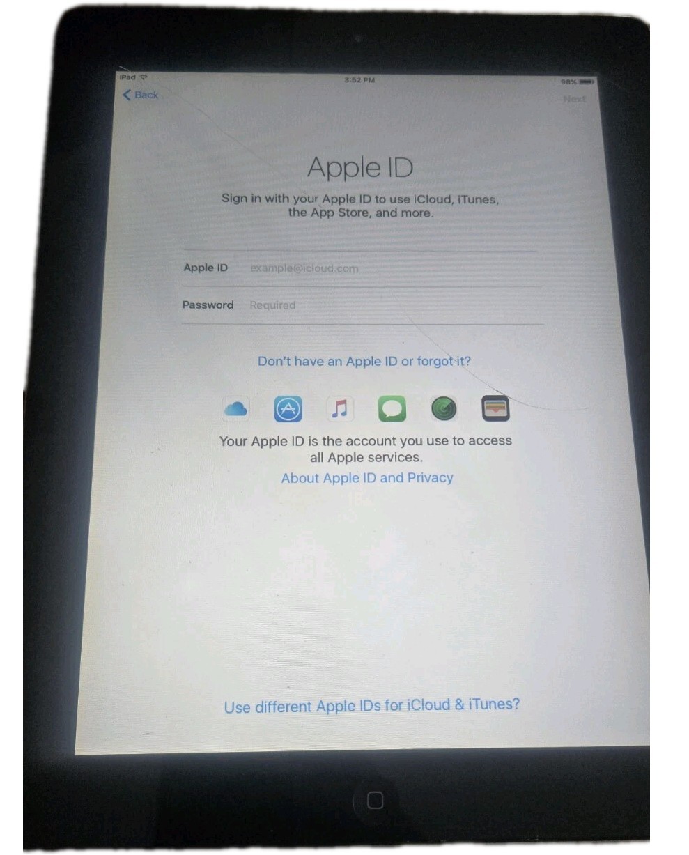 Original Apple iPad 2nd Generation 16GB 9.7 Inch Tablet - Silver 