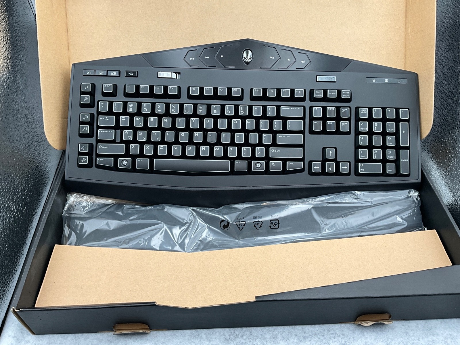 NOB Dell Alienware KG900 TactX Gaming Illuminated Keyboard Y-U0008-O Wired