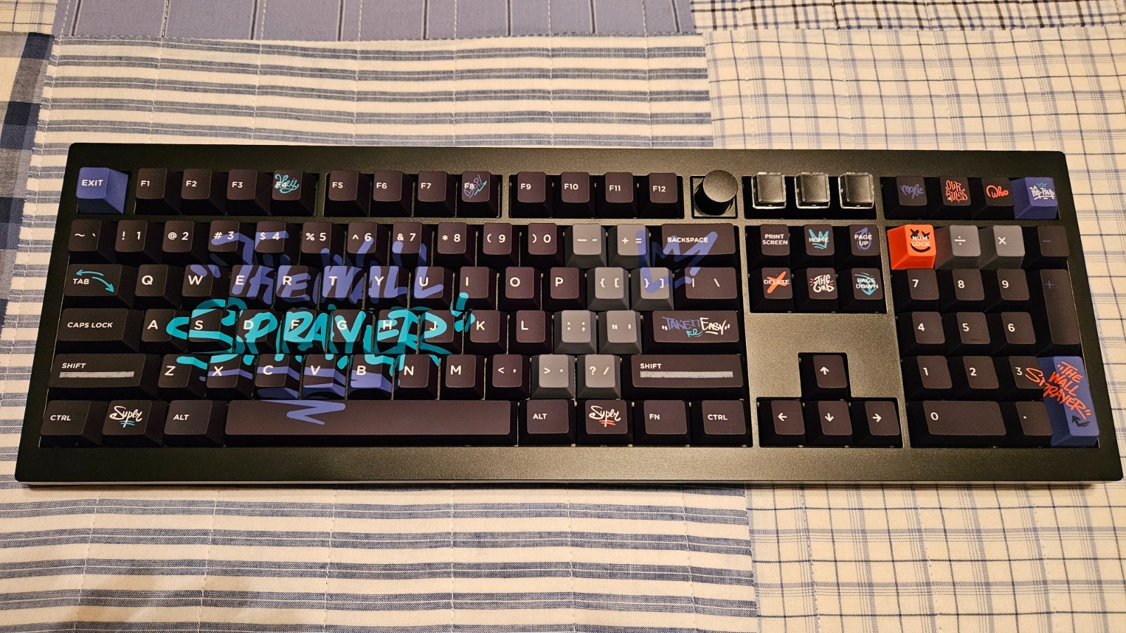 custom Keychron V6 Max full size mechanical keyboard, Outemu silent tactiles