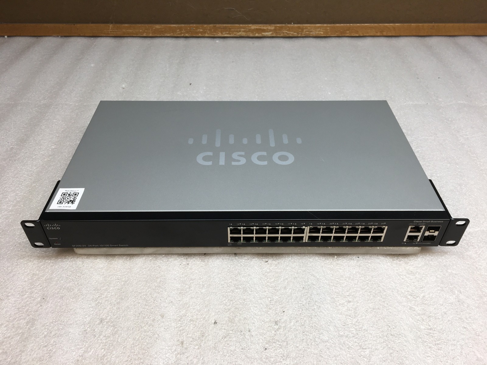 Cisco SF200-24 SLM224GT V02 24-Port 10/100 Smart Gigabit Ethernet Switch w/ Ears