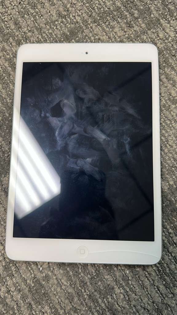 Apple iPad Mini 2 A1489 16GB Not Turning Tablet for Parts Only-Read Description