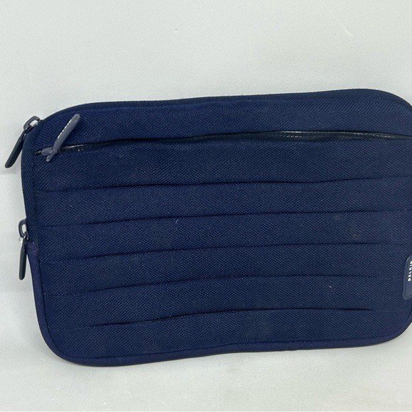 Belkin Dark Blue Universal Pleat Sleeve E-Reader Case F8N401