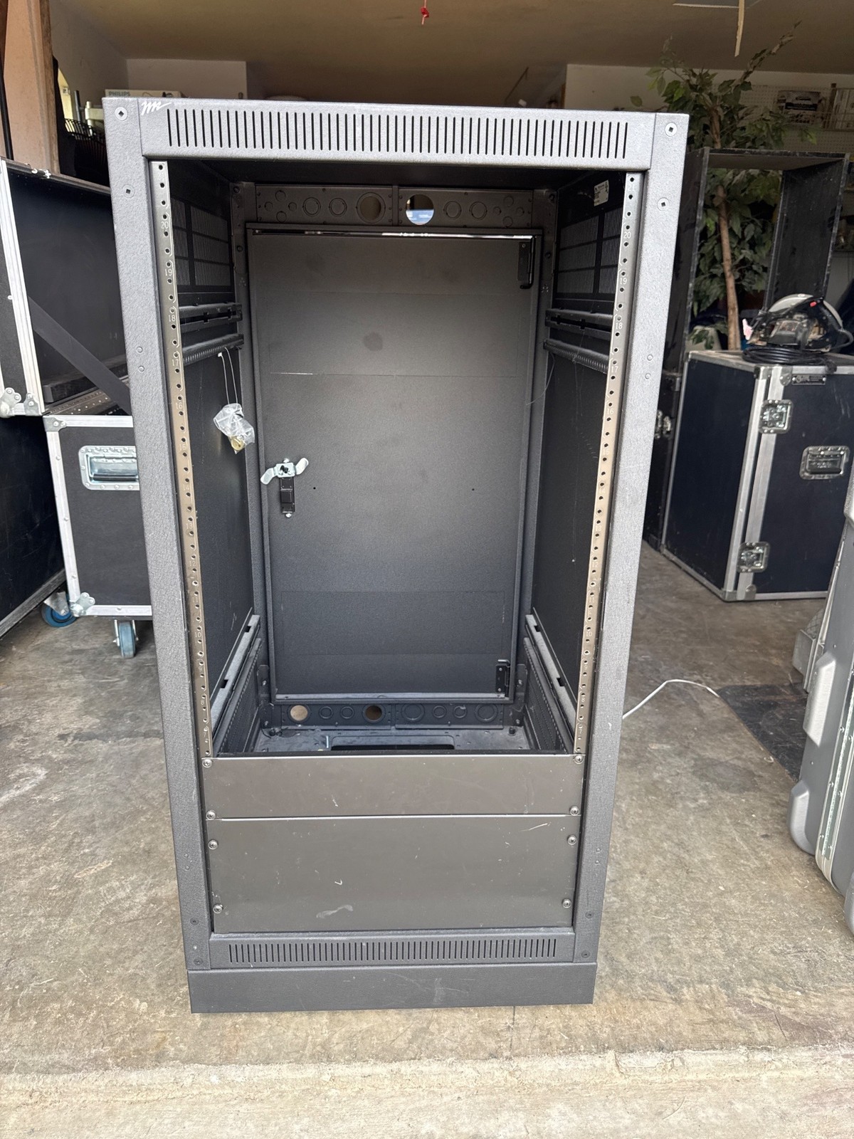 Middle Atlantic ERK-2125 21SP Equipment Rack with Rear Door