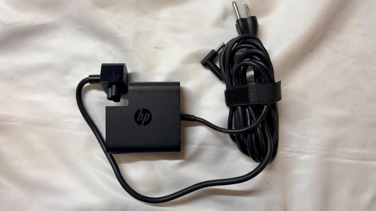 HP 65W SMART AC ADAPTER (TPN-CA05)
