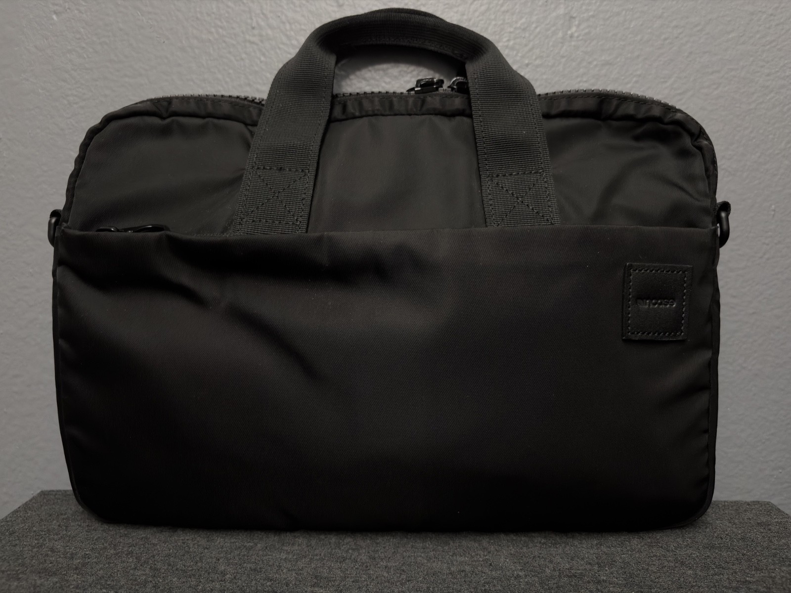Incase Compass Brief Case for 13.3 MacBook Air and MacBook Pro - Black