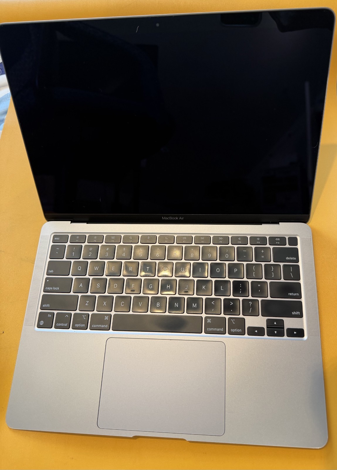 Apple MacBook Air A2338 13" 2020 Apple M1 3.2GHz 256GB SSD 8GB RAM Gray