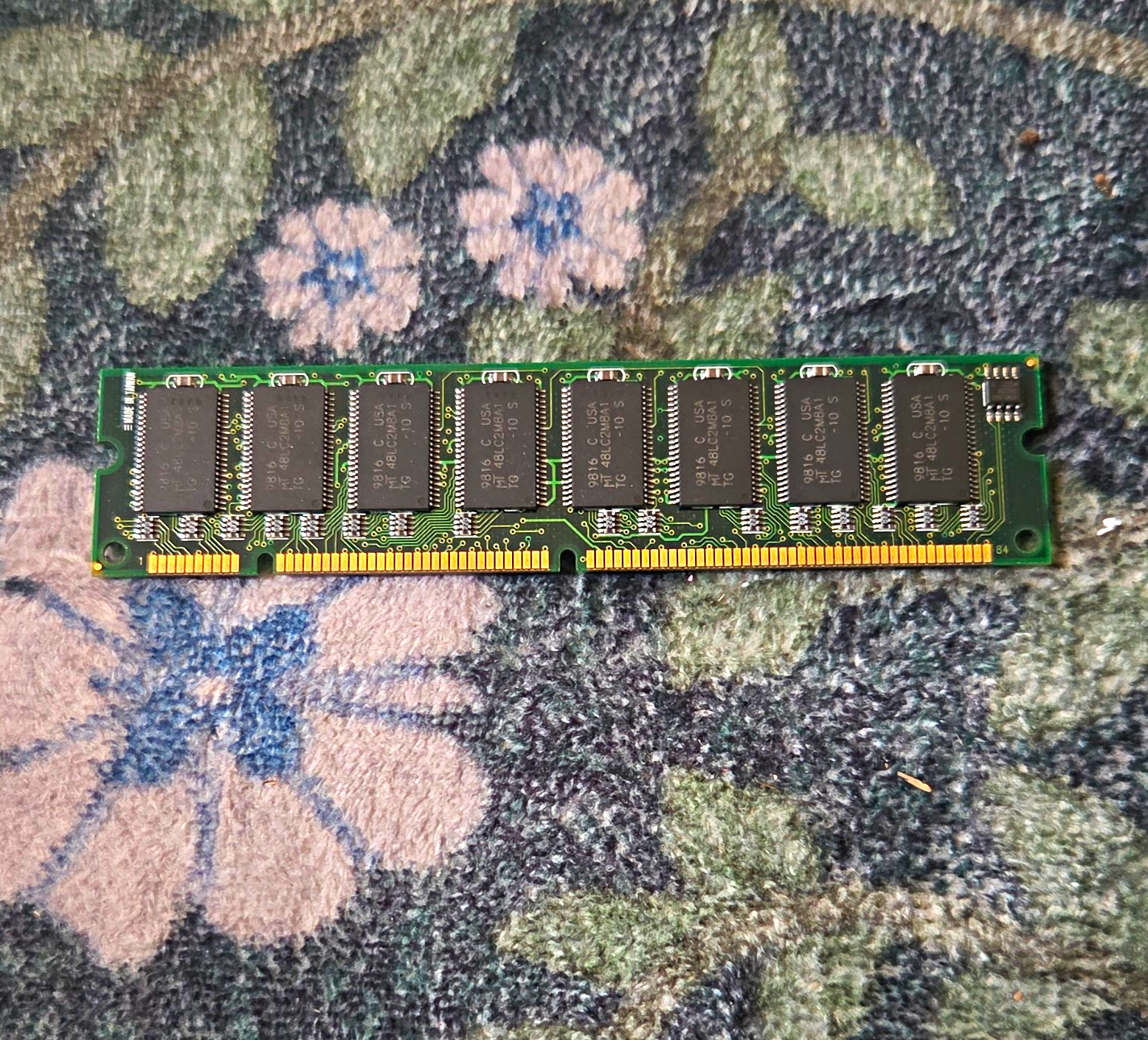 Micron 128MB SDR SDRAM DIMM 168-Pin PC-100 Non-ECC RAM MT48LC2M8A1TG-10S