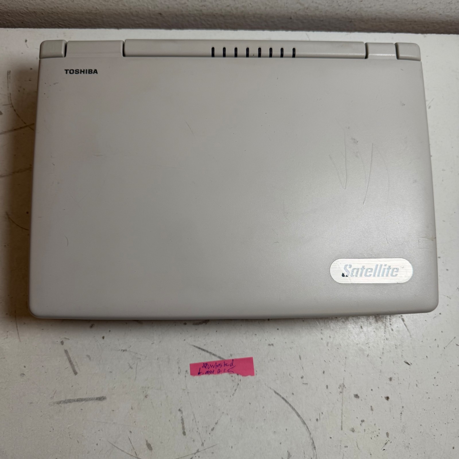 Vintage Toshiba Satellite T1910CS Gray 9.5" LCD Portable Laptop - Untested