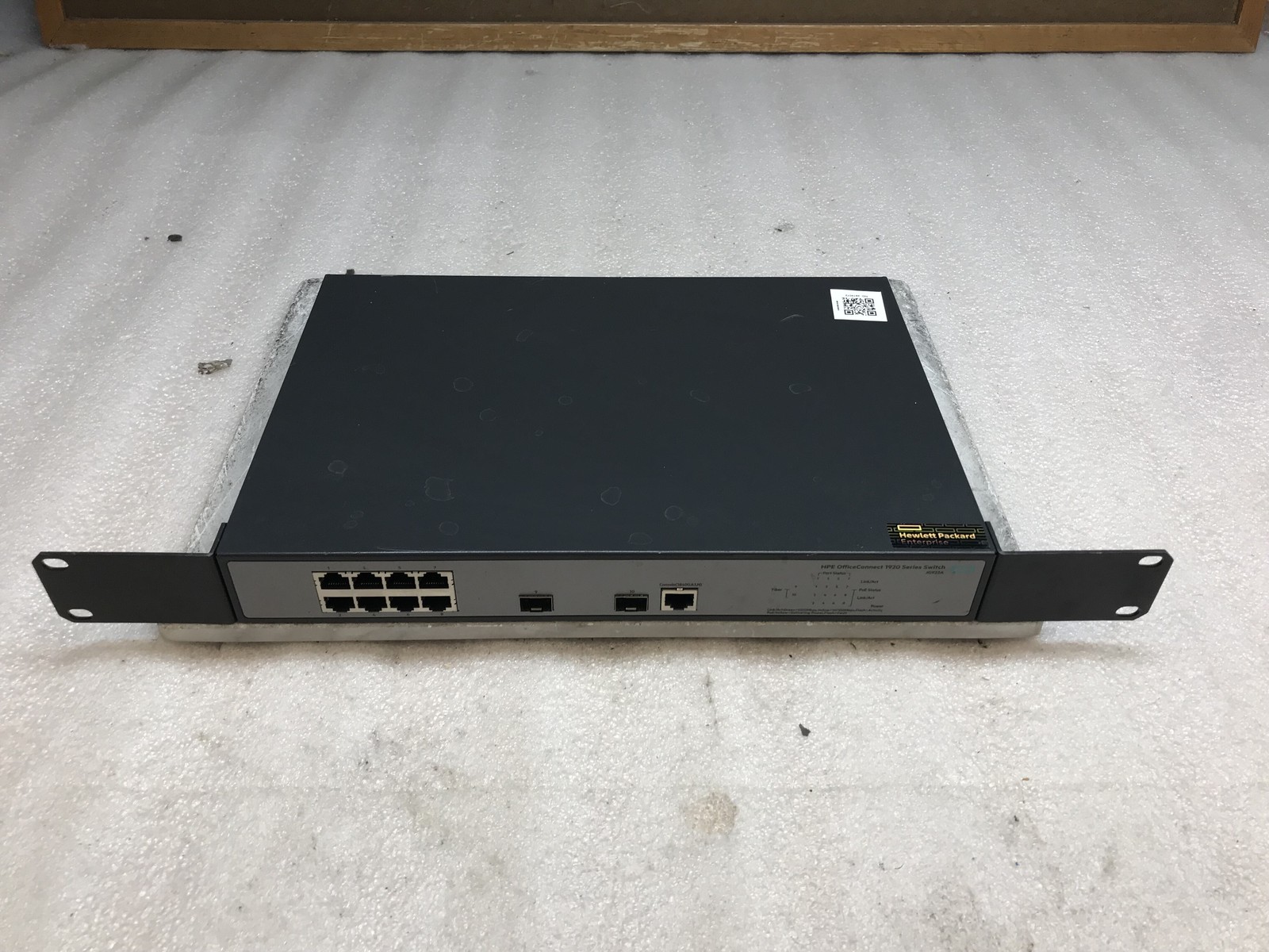 HPE OfficeConnect 1920 8G PoE+ (180W) Switch / JG922A with Rack Ears Power Cable