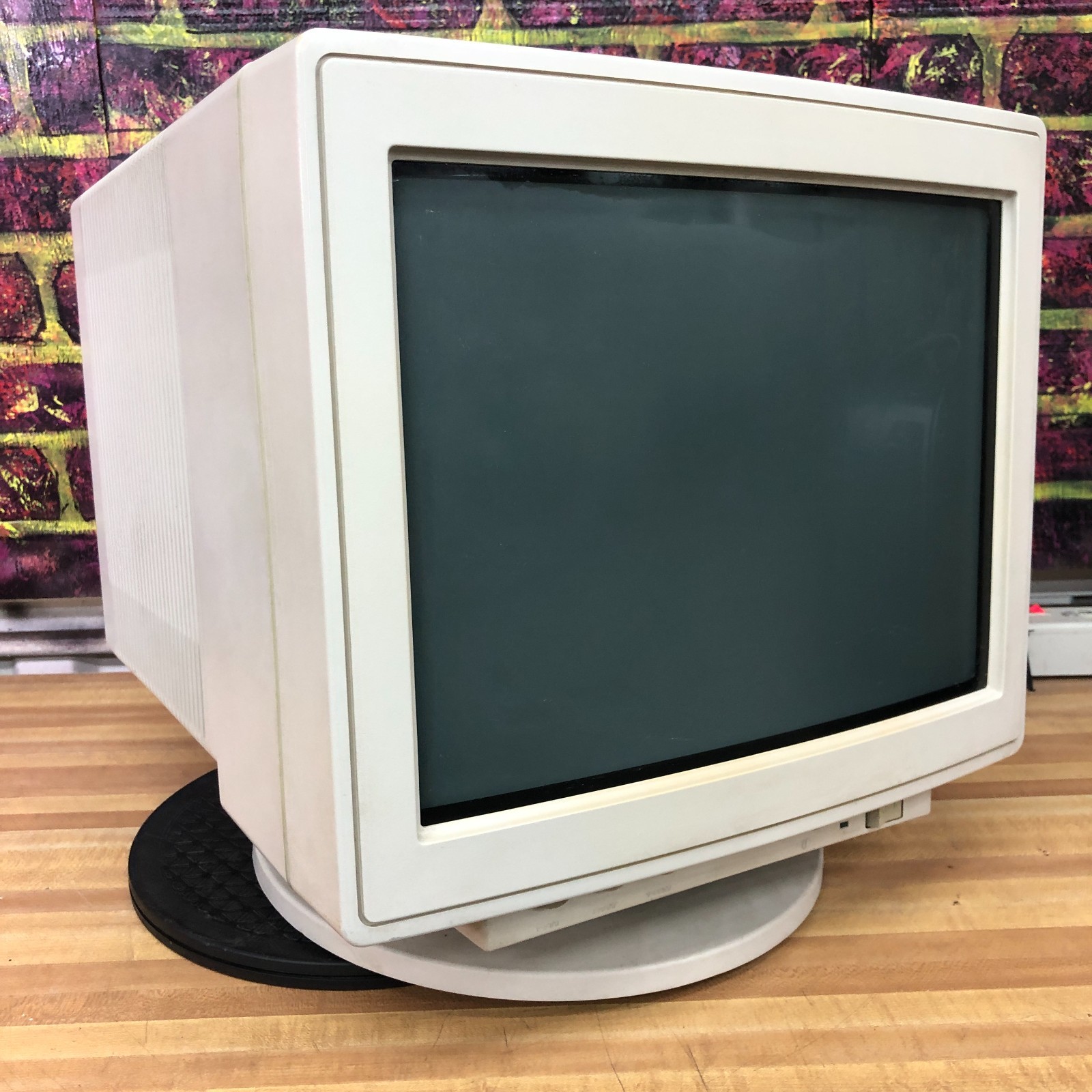 1990 Sun Microsystems GDM-1604A15 Sony Trinitron 16" CRT Computer Monitor WORKS