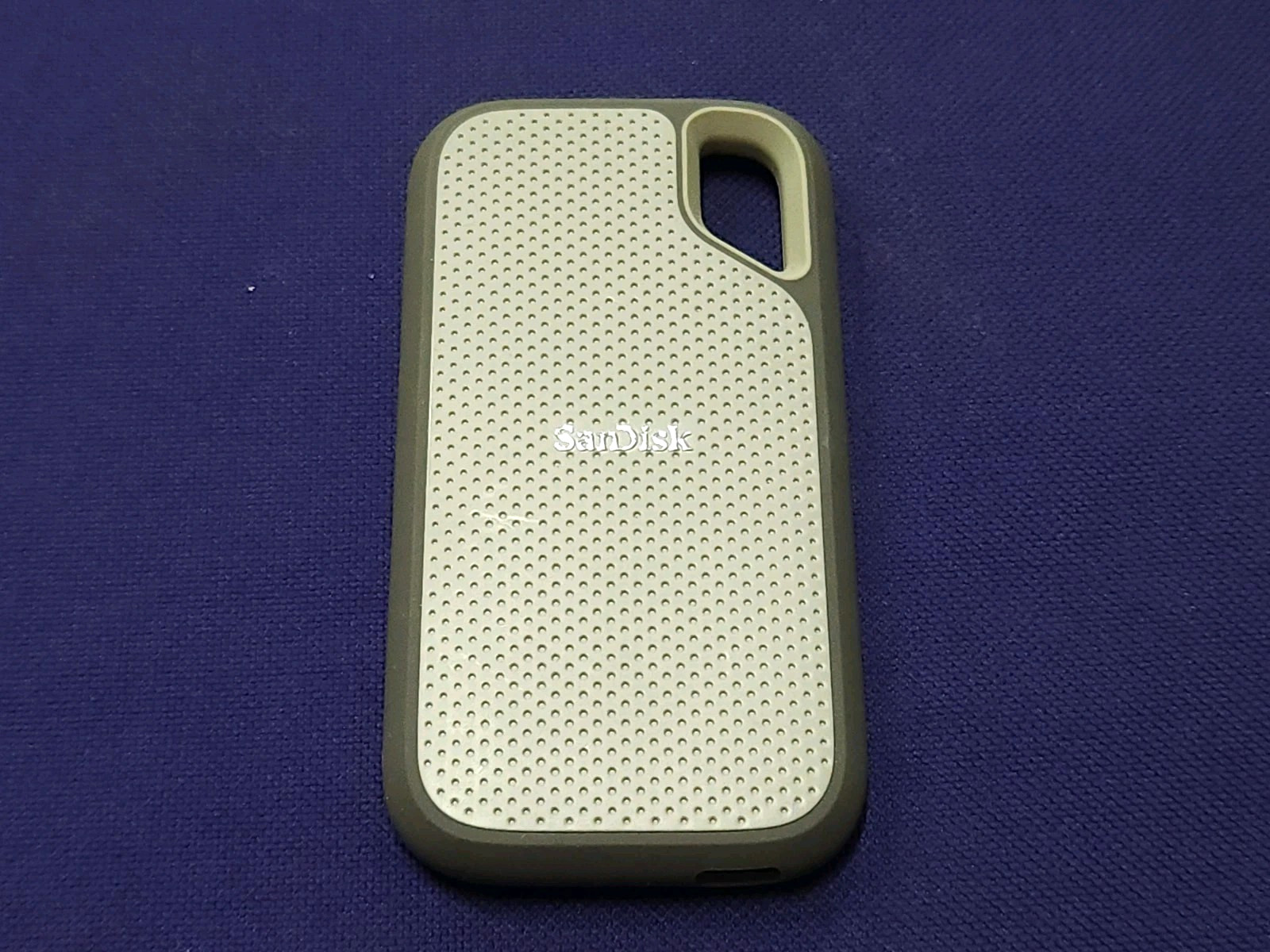 SanDisk Extreme Portable SSD - 2TB - SDSSDE51-2T00 - TESTED Great Condition