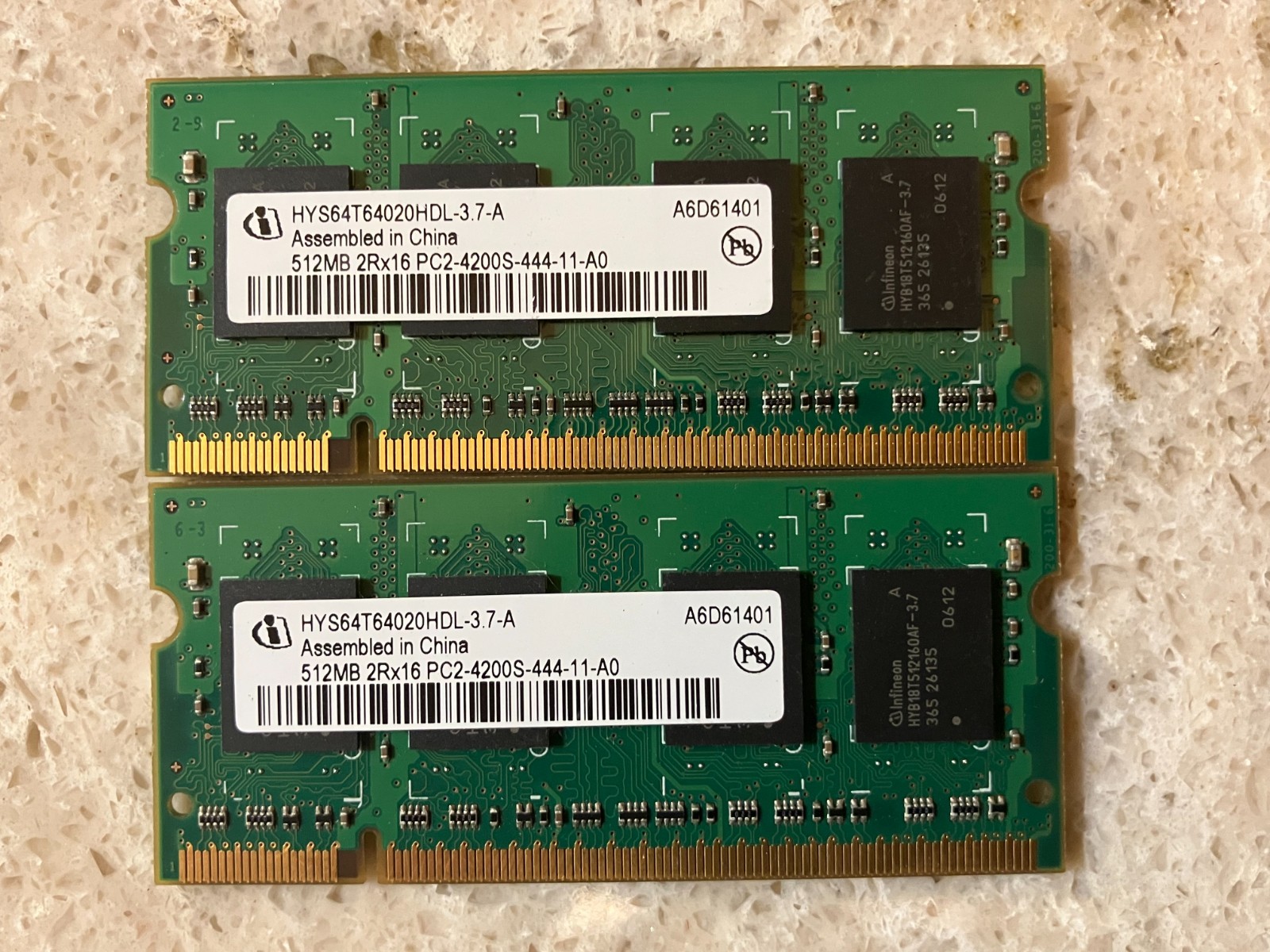 Gently Used Hynix 1GB PC2-4200S-444-11-A0 Notebook Ram Kit