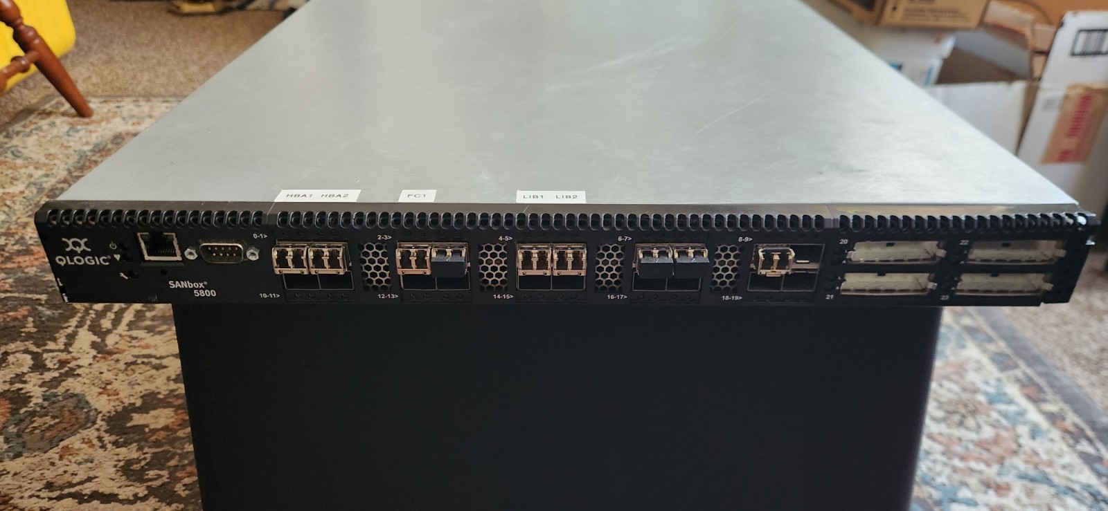 QLogic SANBox 5800 Fiber Channel Switch S8-Ports 8Gb Plus 9 SFP Modules