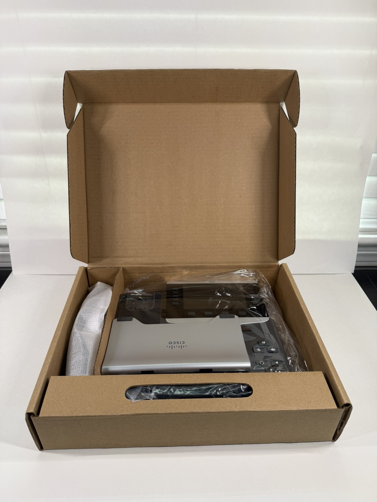 Cisco CP-8851-3PW-NA-K9 IP Phone MPP Multiplatform VoIP  4 New Open Box