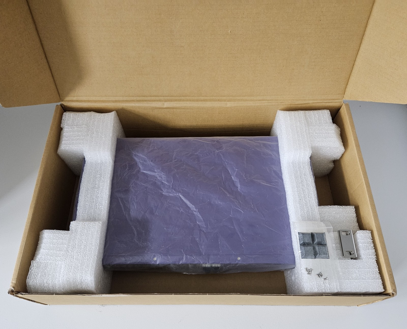 *NEW* Extreme Networks Summit X440-24t Gigabit Switch Model 16503 w/ Rack Mounts